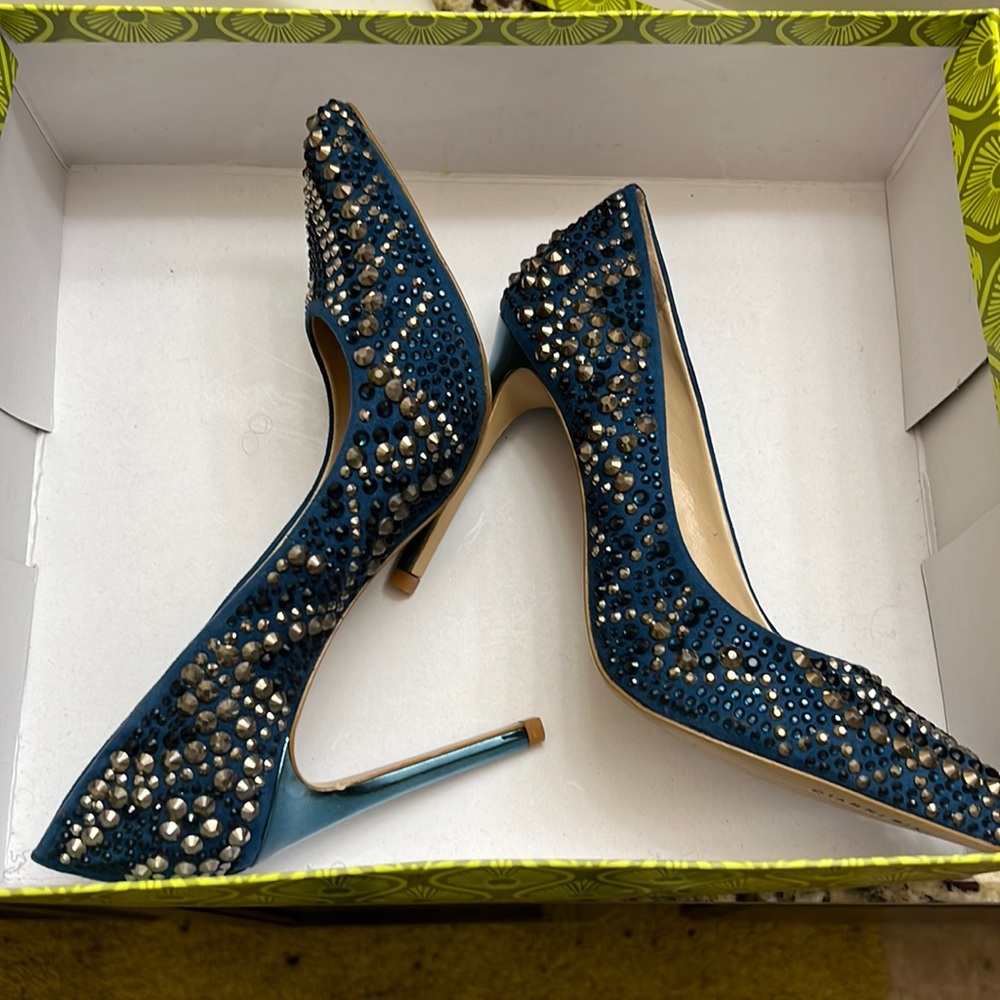 Blue Studded Heels, size 7.5, new, tried on never worn, Gianni Bini